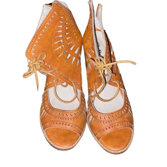 •PAPAYA•NWOB BOHO CHIC ANKLE CAMEL LACE UP HEELS SIZE 6 1/2. - Picture 1 of 6